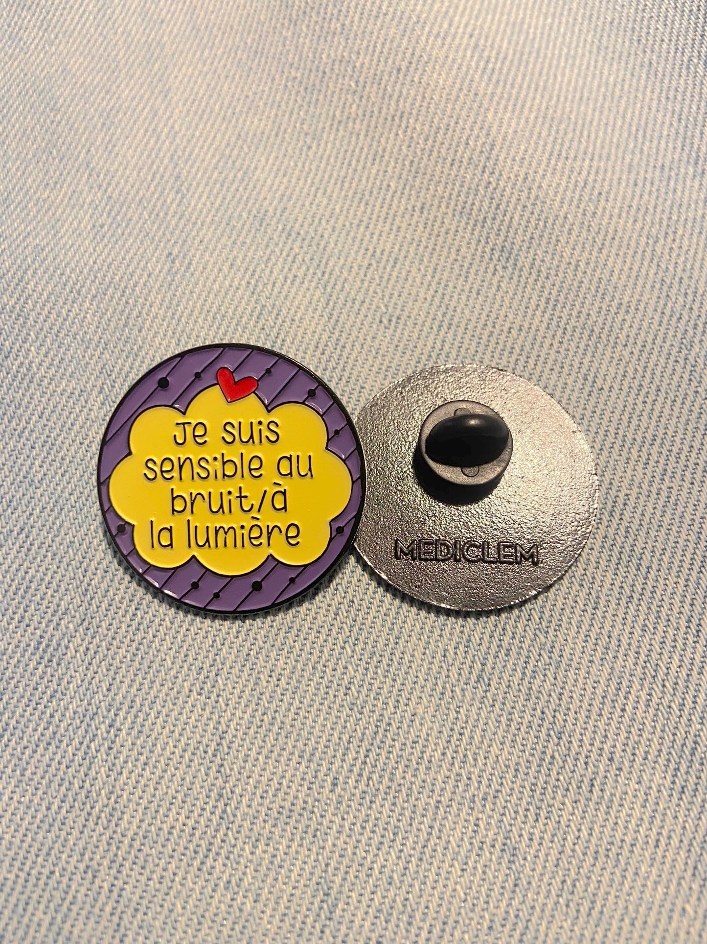 Pin's SOY SENSIBLE AL RUIDO/LUZ