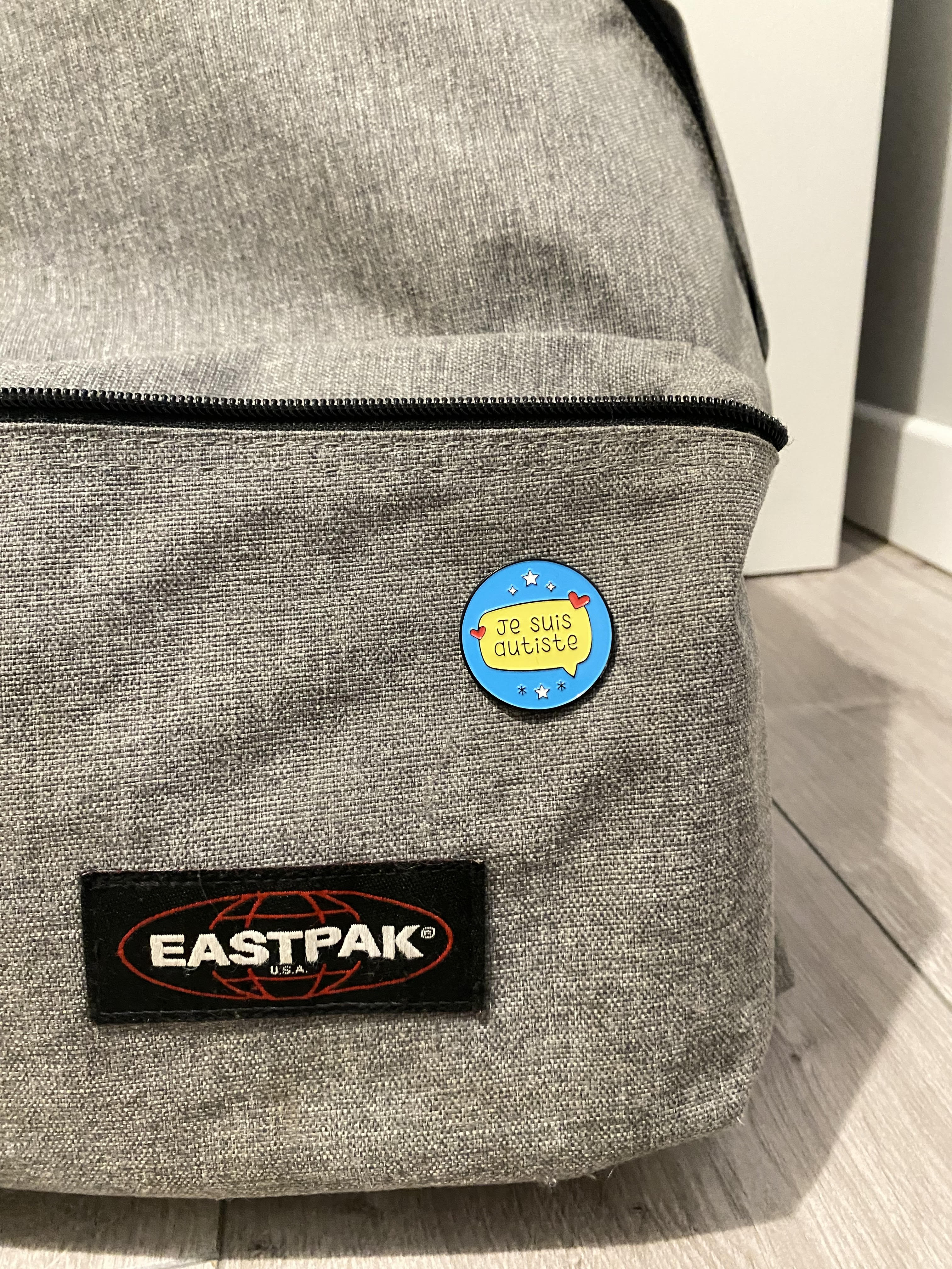 Pin's JE SUIS AUTISTE